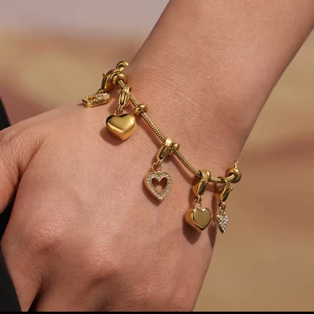 18K Gold-Plated Stainless Steel Heart Charm Bracelet